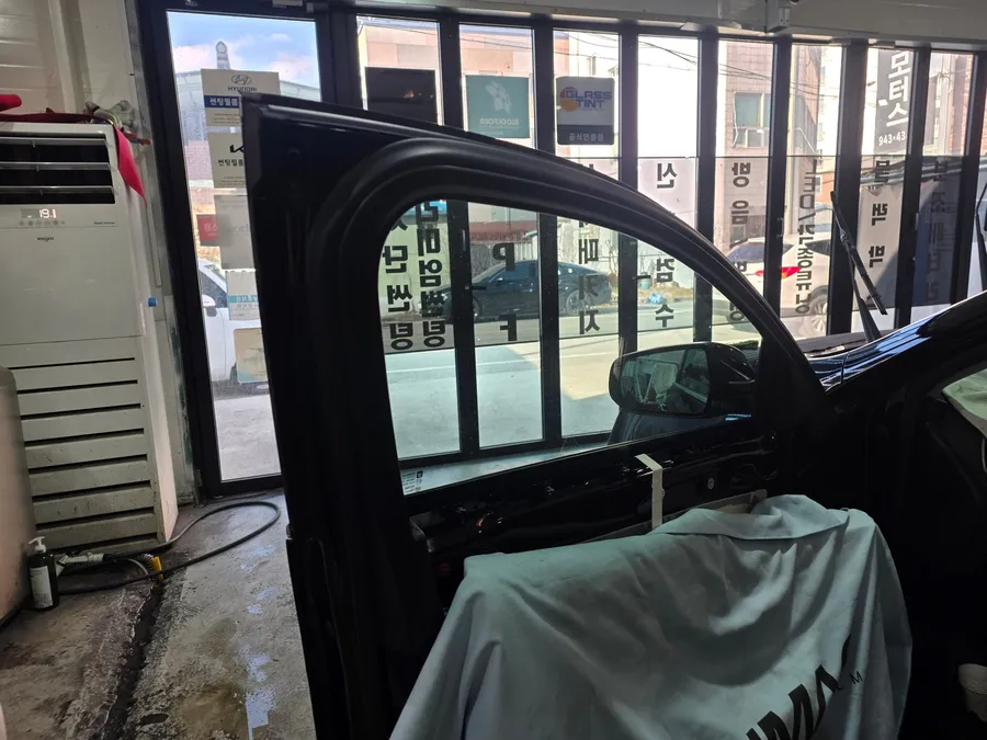 Chevrolet Malibuのカーフィルム施工事例|費用目安・仕上がり 施工写真 2-3