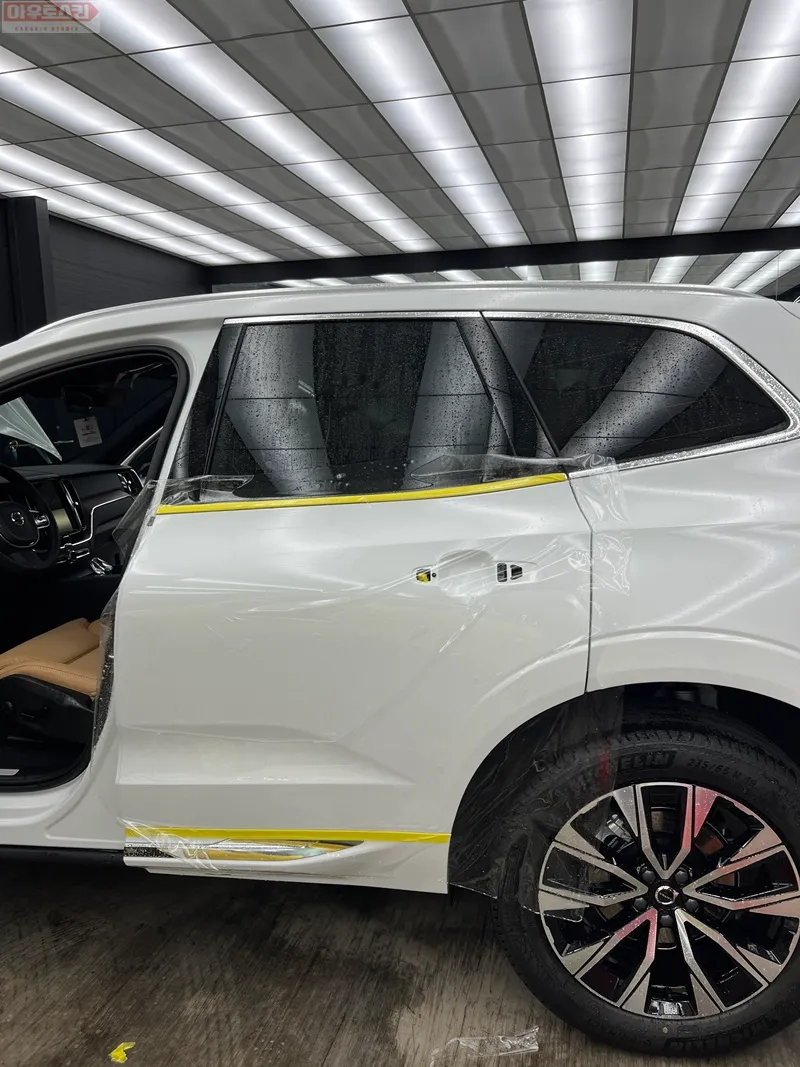 Volvo XC60 PPF施工事例|費用目安・仕上がり 施工写真 2-3