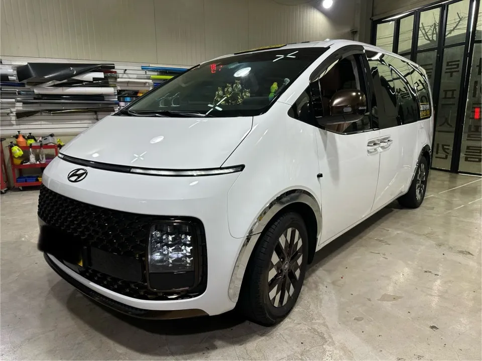 Hyundai Stariaのカーラッピング事例｜費用目安・仕上がり 施工写真 1-2