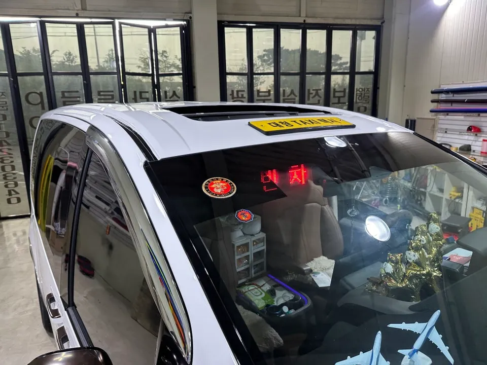 Hyundai Stariaのカーラッピング事例｜費用目安・仕上がり 施工写真 2-3