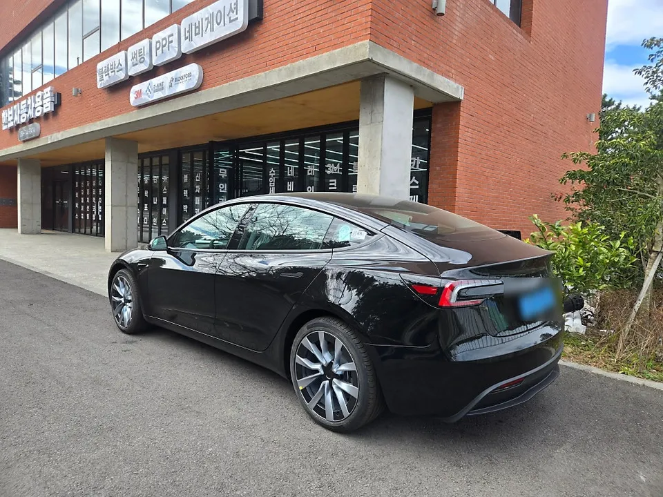Tesla Model 3 PPF施工事例|費用目安・仕上がり 施工写真 1-2