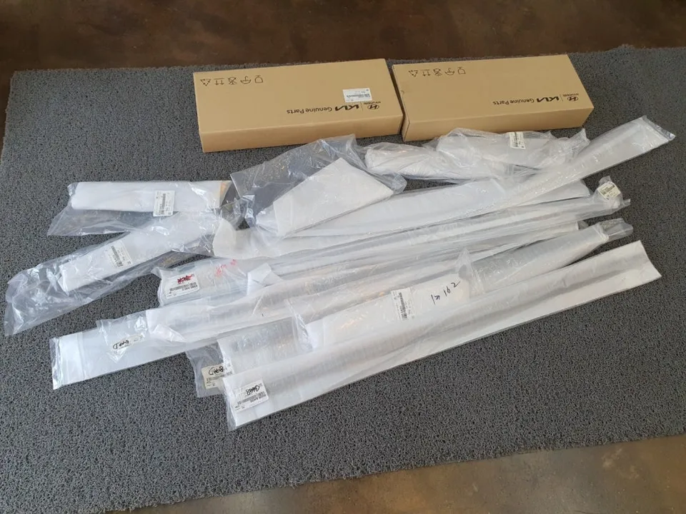 Hyundai Elantra other - Hyundai Elantra Auto Service Review — High-Gloss Molding Upgrade photo 4