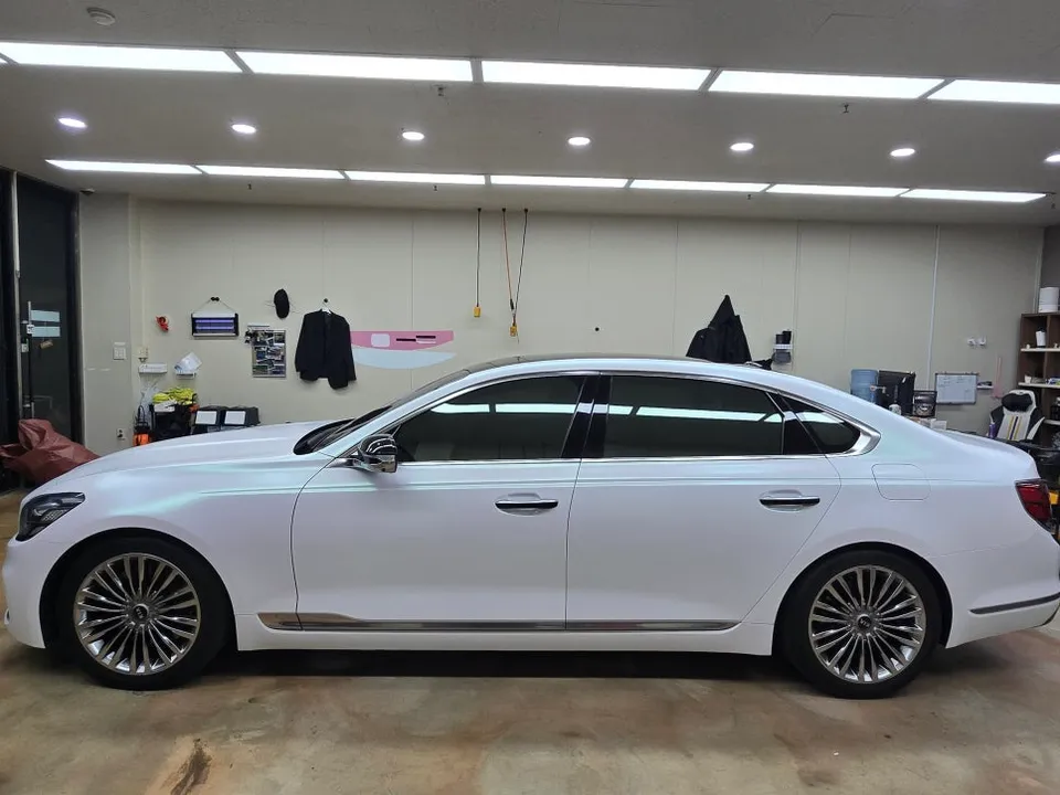 Kia K900 vinyl wrap - Kia K900 Vinyl Wrap Review: Satin Frozen White Cost & Results photo 4