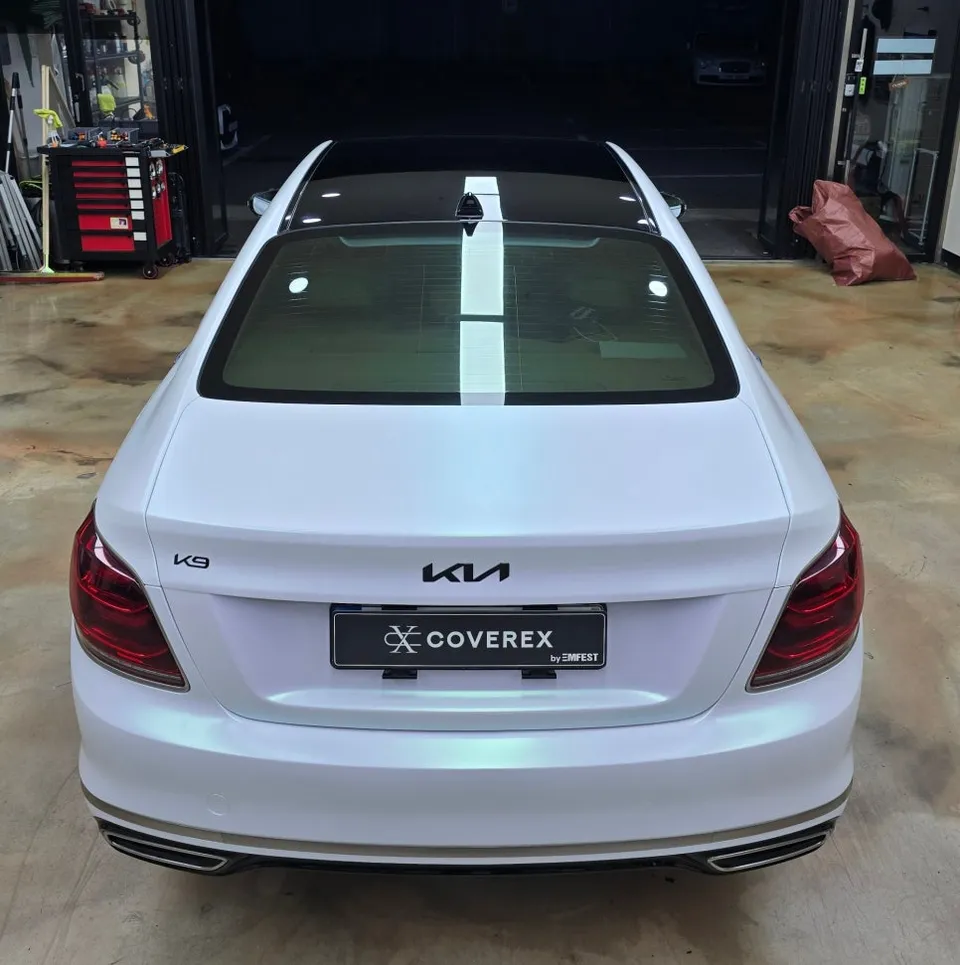 Kia K900のカーラッピング事例|サテンプロージョンホワイト 施工写真 1-2