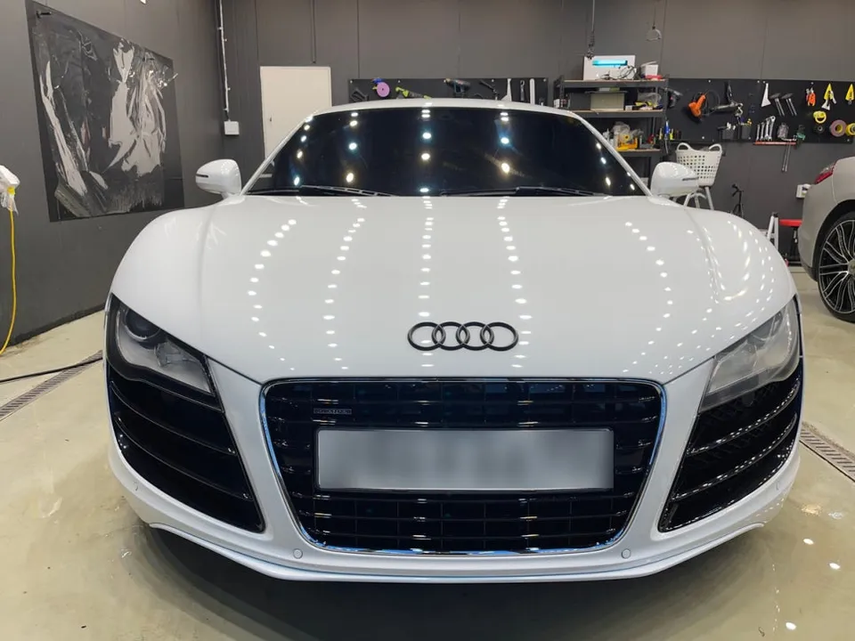 Audi R8のカーラッピング事例｜ライムグリーンで個性を際立たせる 施工写真 2-1
