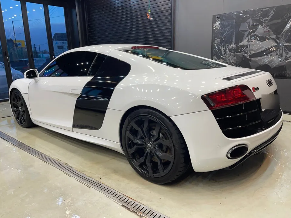 Audi R8のカーラッピング事例｜ライムグリーンで個性を際立たせる 施工写真 4-1