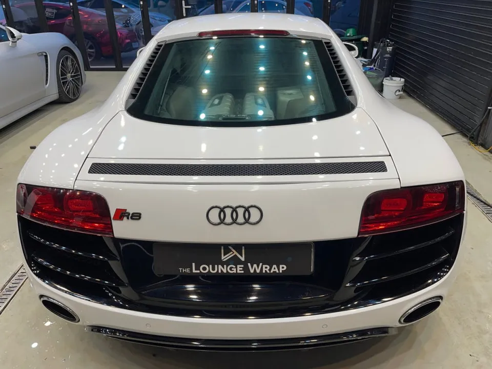 Audi R8のカーラッピング事例｜ライムグリーンで個性を際立たせる 施工写真 1-2