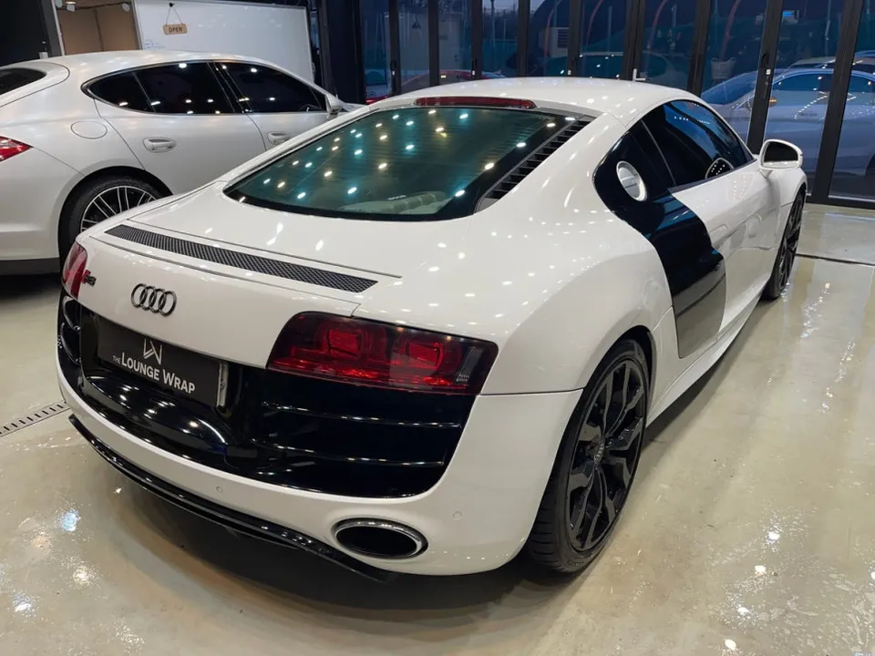 Audi R8のカーラッピング事例｜ライムグリーンで個性を際立たせる 施工写真 2-2