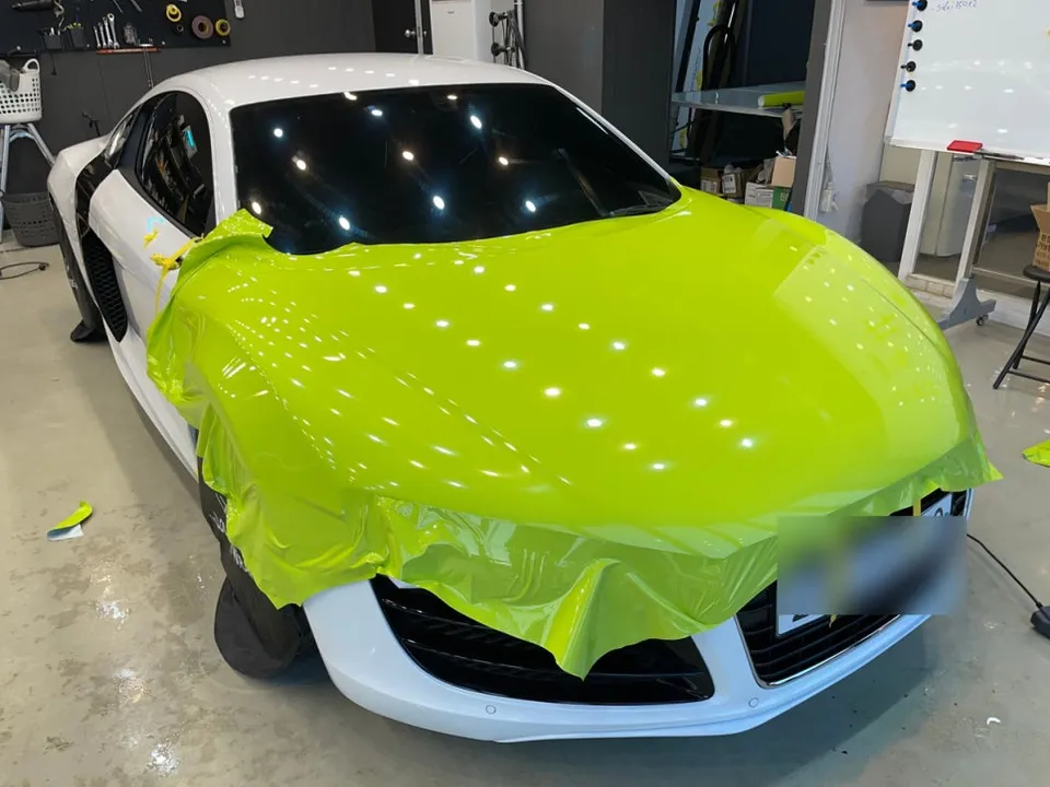 Audi R8のカーラッピング事例｜ライムグリーンで個性を際立たせる 施工写真 1-3