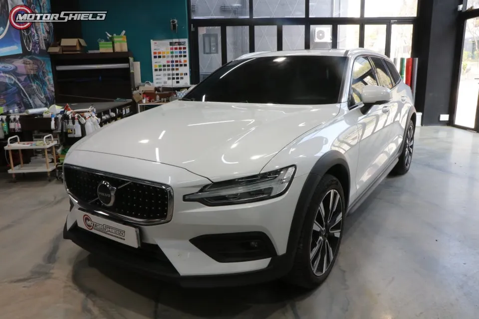 Volvo V60のカーラッピング事例|LBブルックリングレー 施工写真 1-1