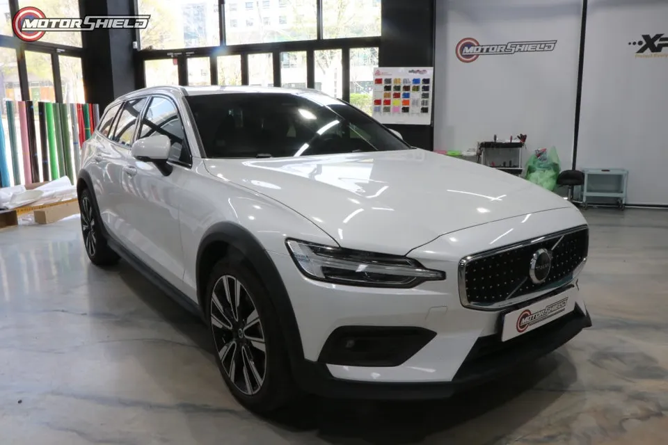 Volvo V60のカーラッピング事例|LBブルックリングレー 施工写真 2-1
