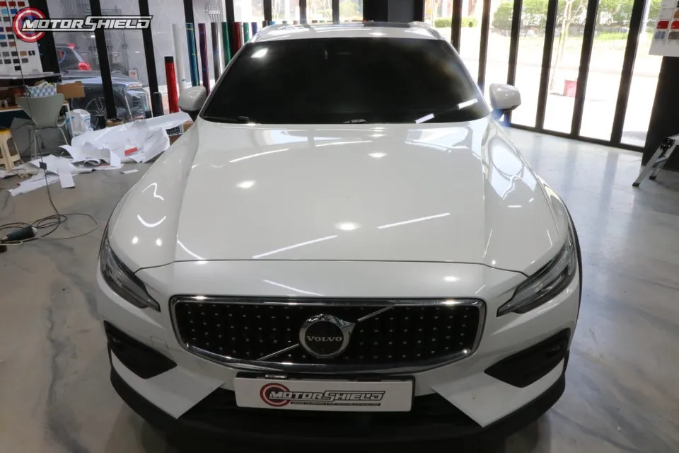 Volvo V60のカーラッピング事例|LBブルックリングレー 施工写真 3-1