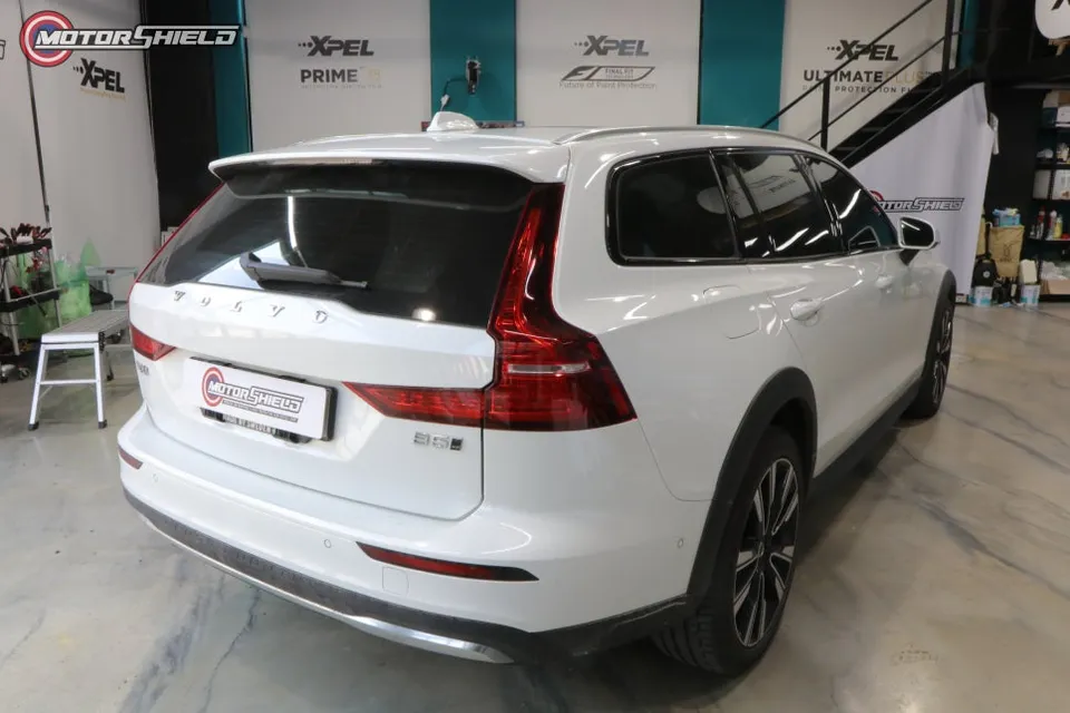 Volvo V60のカーラッピング事例|LBブルックリングレー 施工写真 1-2