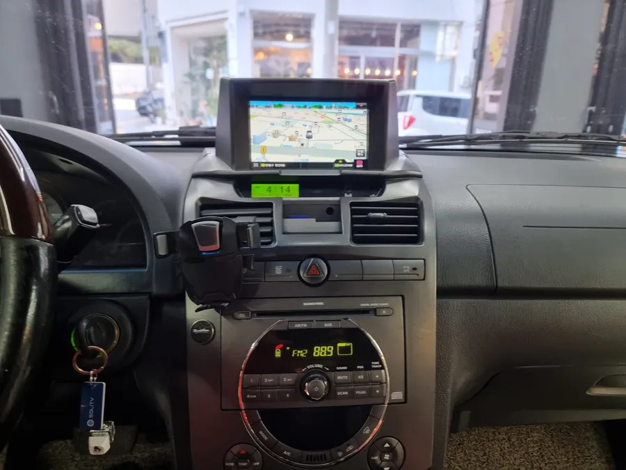 SsangYong RextonのAndroid Auto・CarPlay取付事例 施工写真 3-1
