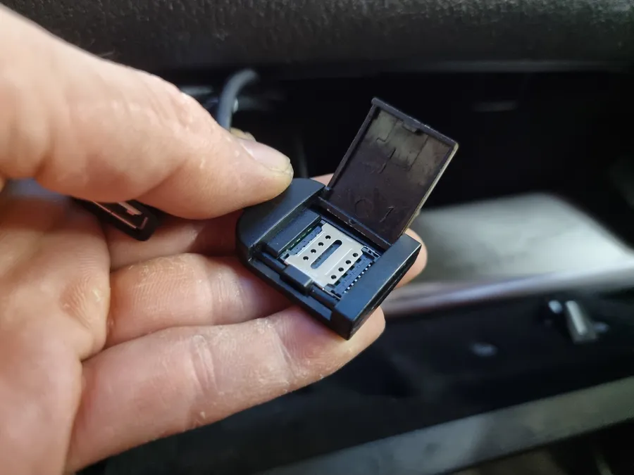 SsangYong RextonのAndroid Auto・CarPlay取付事例 施工写真 2-2