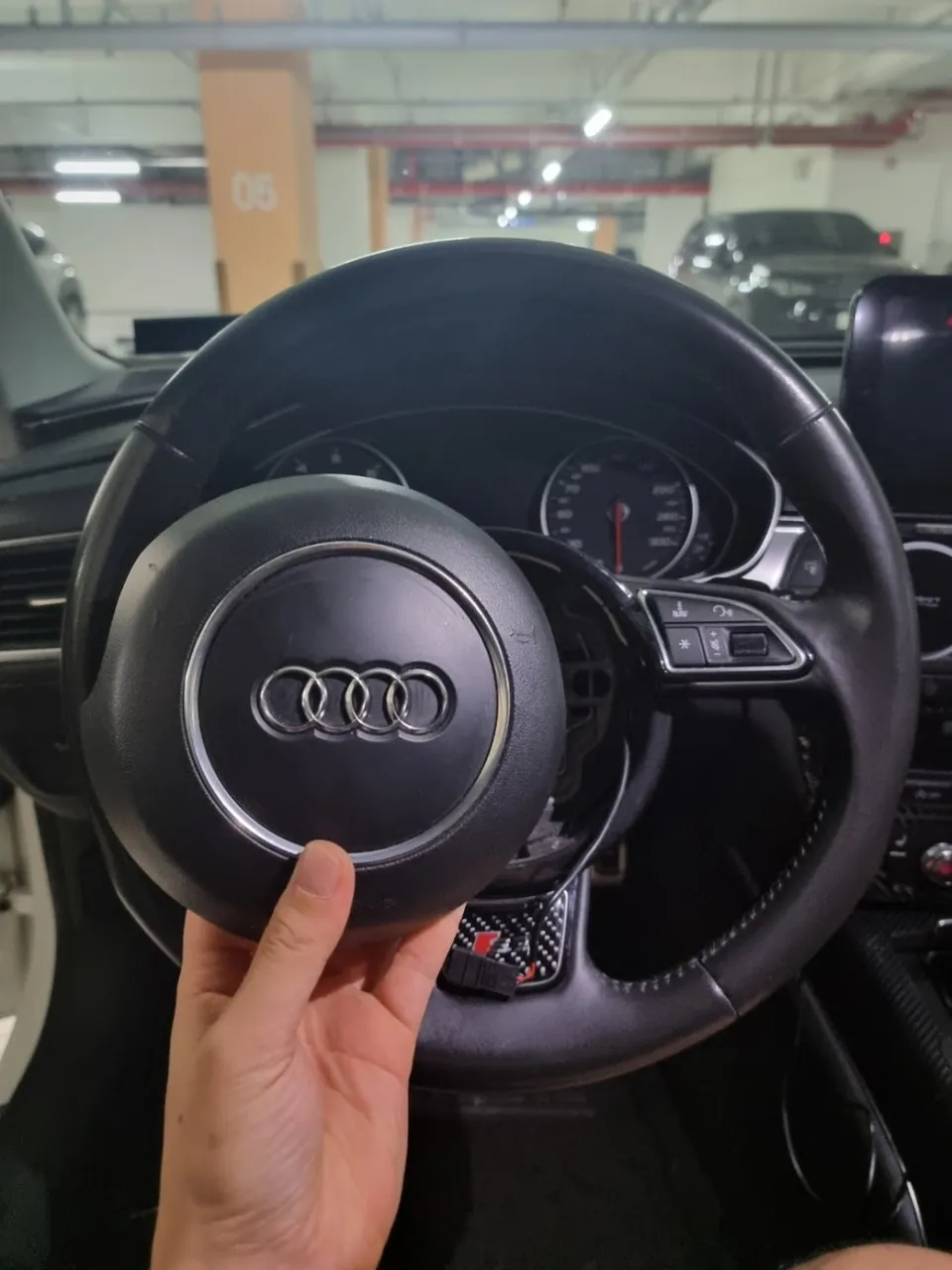 Audi A7 steering wheel - Audi A7 D-Cut Steering Wheel Upgrade Review photo 4