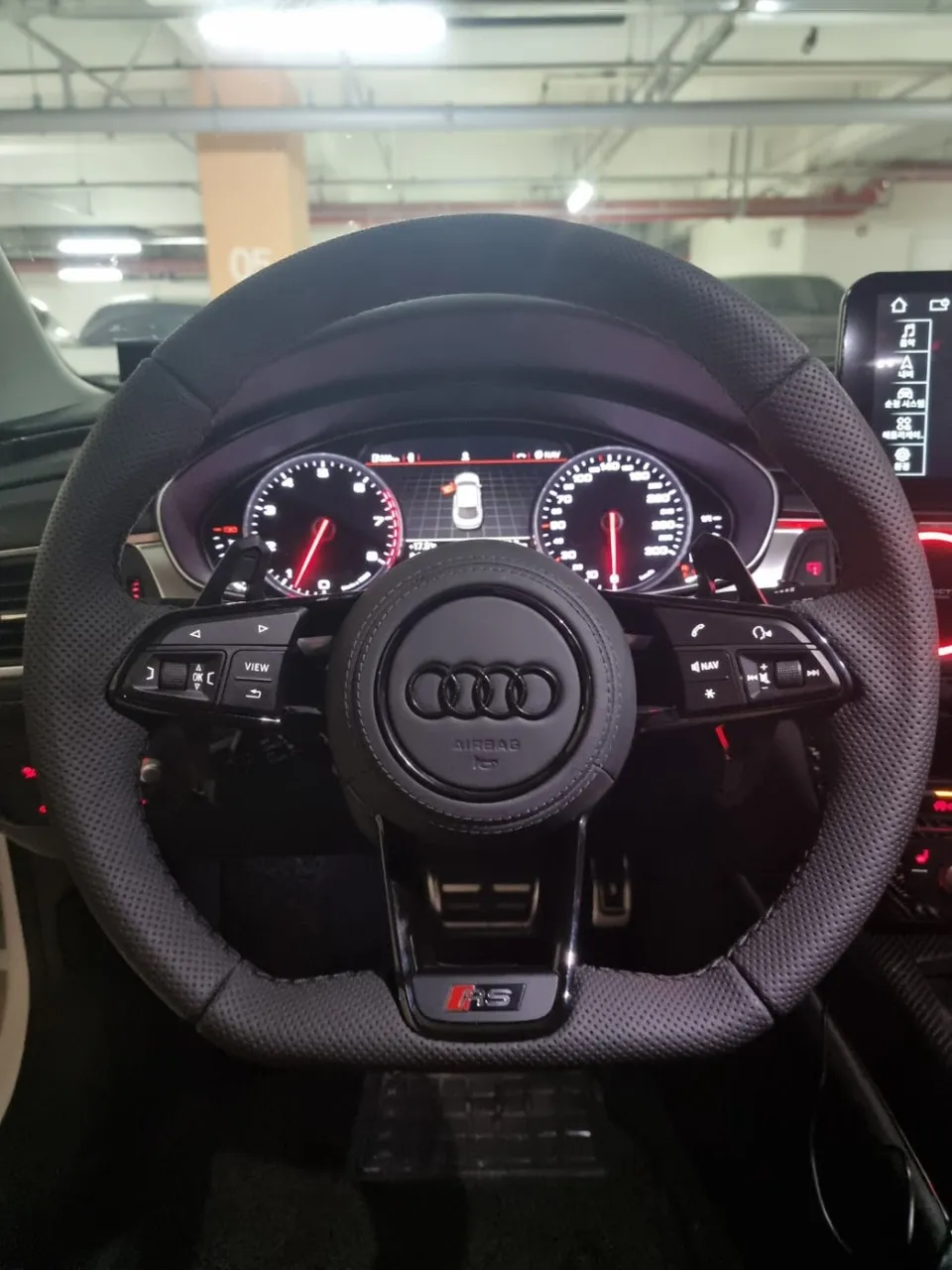 Audi A7 steering wheel - Audi A7 D-Cut Steering Wheel Upgrade Review photo 5
