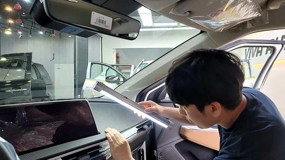 Kia EV6のカーフィルム施工事例|断熱・スモーク効果 施工写真 2-2