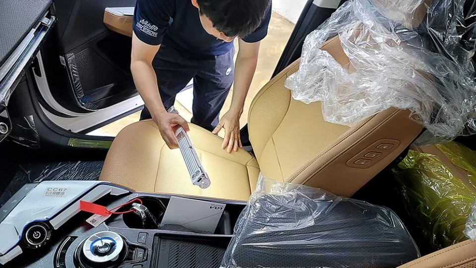 Kia EV6のカーフィルム施工事例|断熱・スモーク効果 施工写真 3-2