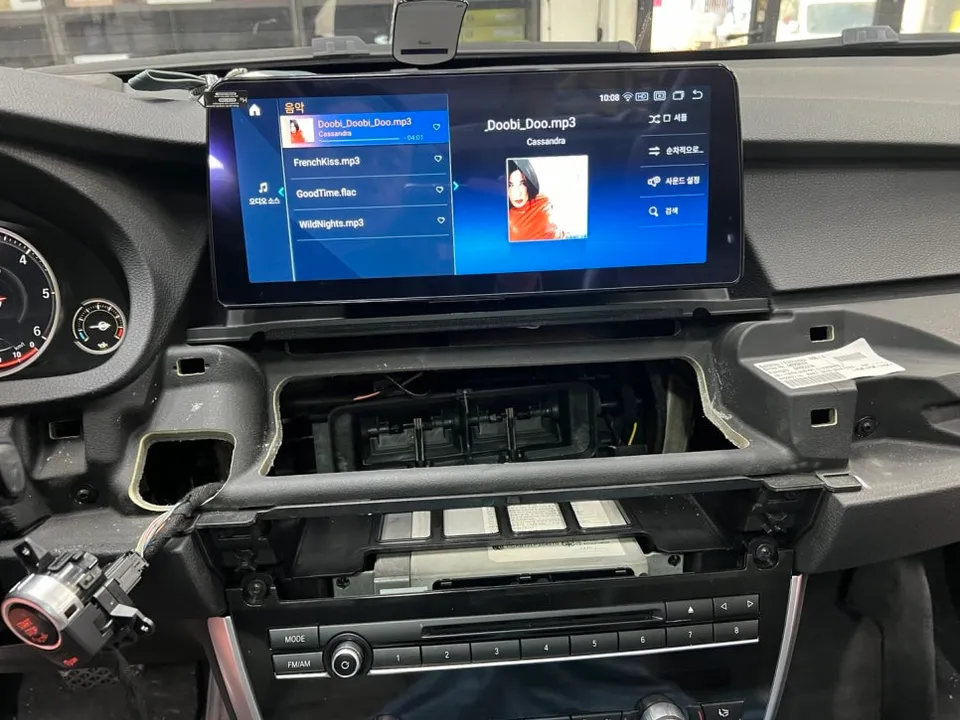 BMW 5 Series GT F07のAndroid Auto・CarPlay取付事例 施工写真 4-1
