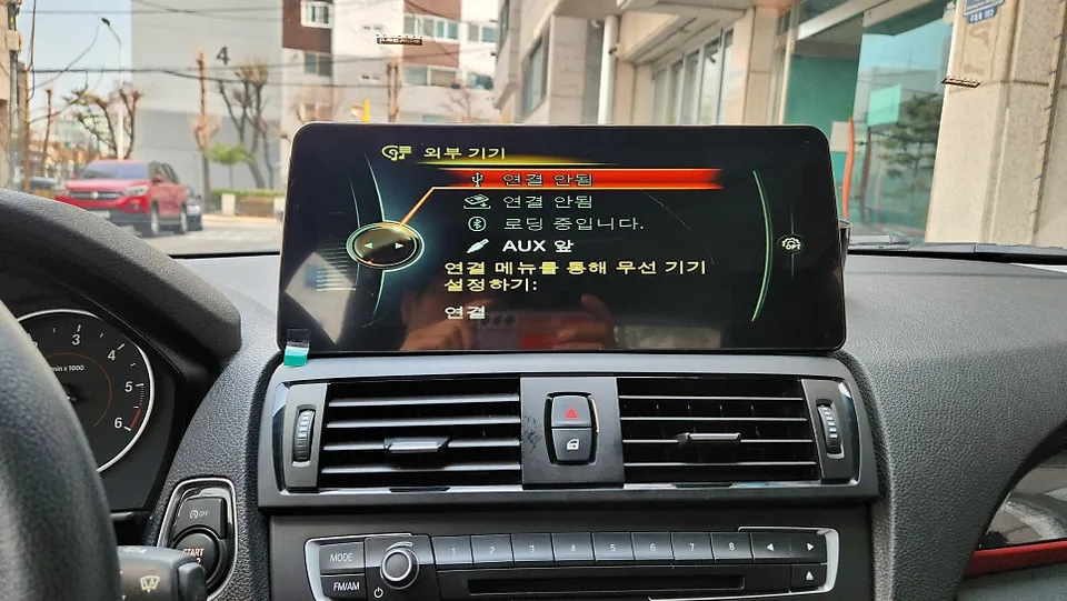 BMW 1 Series F20のAndroid Auto・CarPlay取付事例 施工写真 2-1