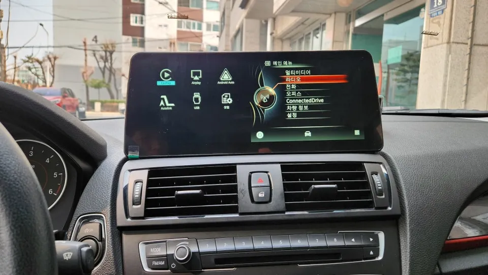 BMW 1 Series F20のAndroid Auto・CarPlay取付事例 施工写真 4-1