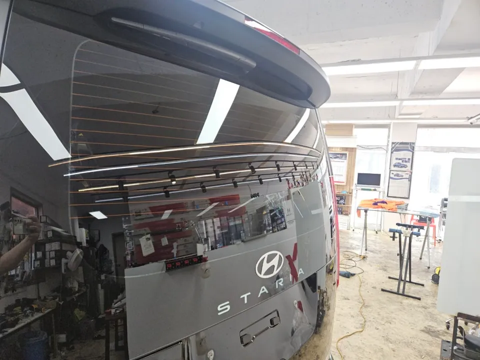 Hyundai Stariaのカーフィルム施工事例|費用目安・仕上がり 施工写真 1-3