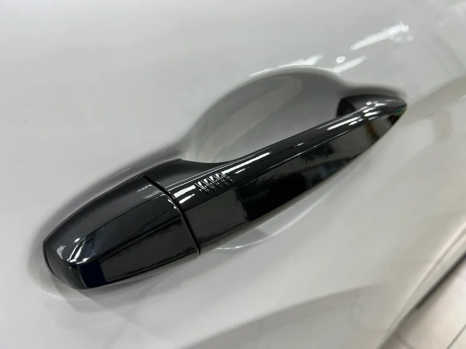 BMW X6 F16のPPF施工事例:テールランプ&ドアハンドル 施工写真 3-1