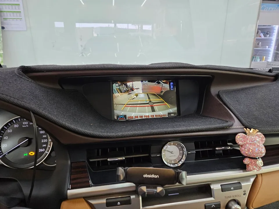 Lexus ESのAndroid Auto・CarPlay取付事例 施工写真 2-2