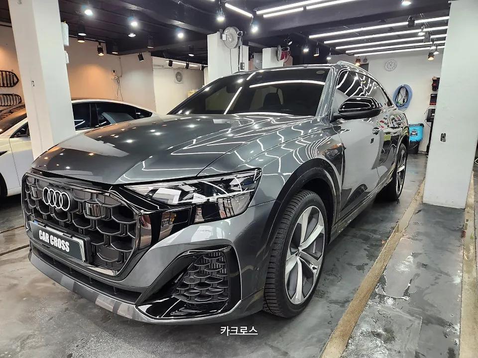 Audi Q8の室内PPF施工事例｜費用目安・仕上がり 施工写真 2-1
