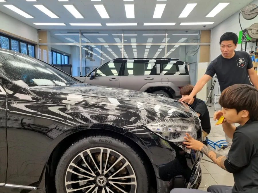 メルセデス・ベンツ Sクラス W222のPPF施工事例 施工写真 3-2