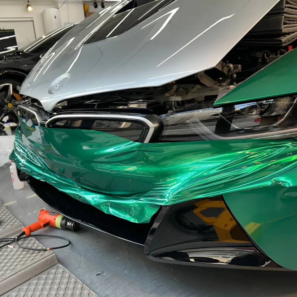 BMW i8のカーラッピング事例：アイル オブ マン グリーン 施工写真 3-3