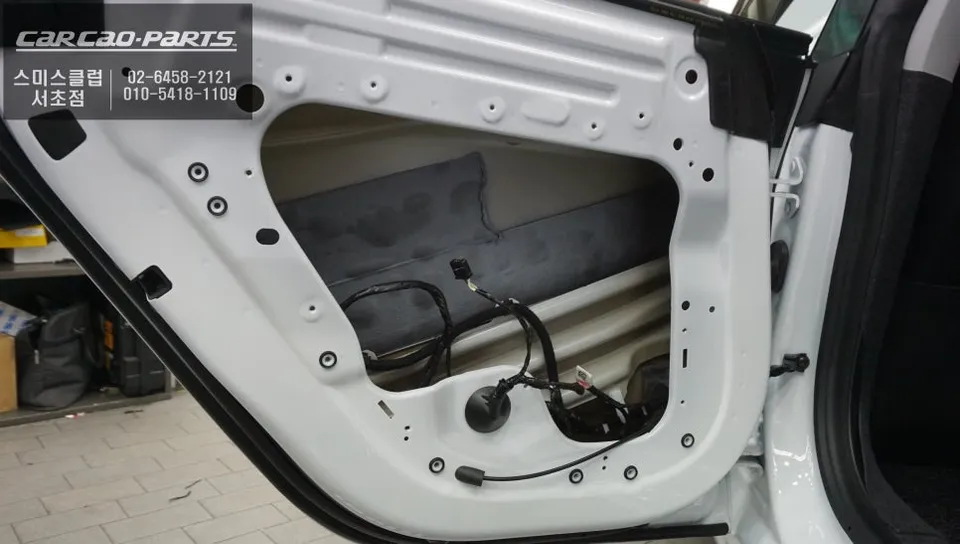Tesla Model 3 oem options - Tesla Model 3 Ghost Door Review — Soft Close & Anti-Pinch photo 3
