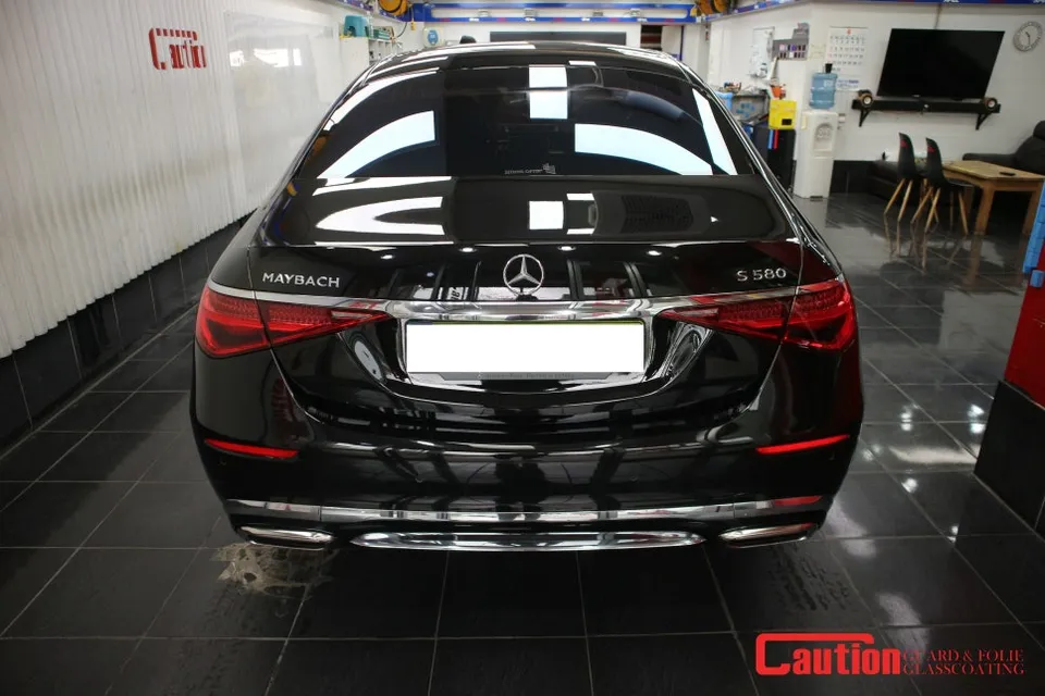 Mercedes-Benz Maybach S580のカーラッピング事例|高級感を高めるカスタム 施工写真 3-1