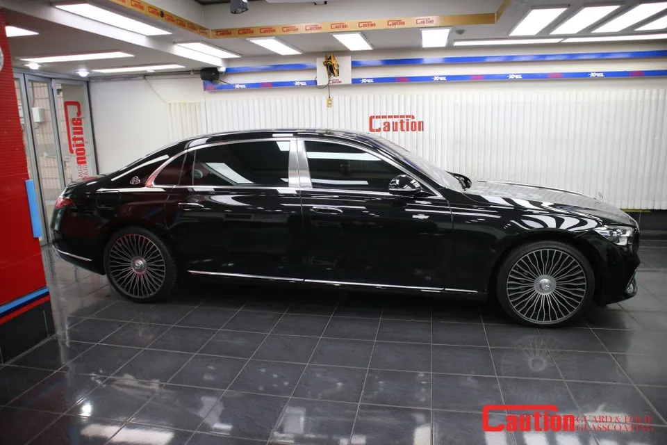 Mercedes-Benz Maybach S580のカーラッピング事例|高級感を高めるカスタム 施工写真 1-2