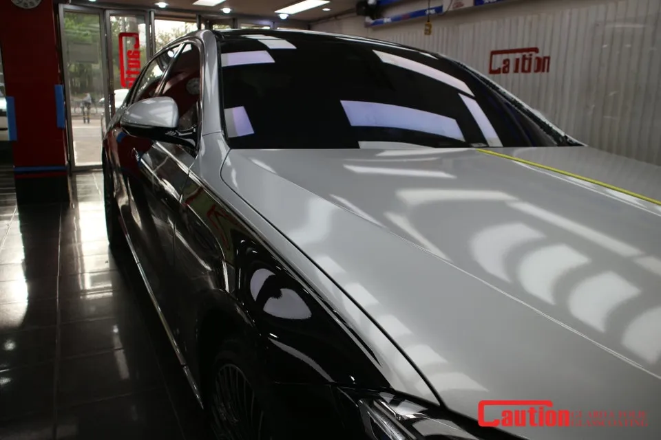 Mercedes-Benz Maybach S580のカーラッピング事例|高級感を高めるカスタム 施工写真 3-3