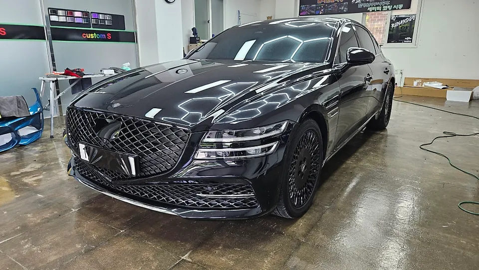 Genesis G80 RG3のカーラッピング事例|費用目安・仕上がり 施工写真 2-1