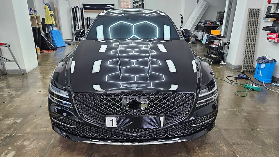 Genesis G80 RG3のカーラッピング事例|費用目安・仕上がり 施工写真 3-1