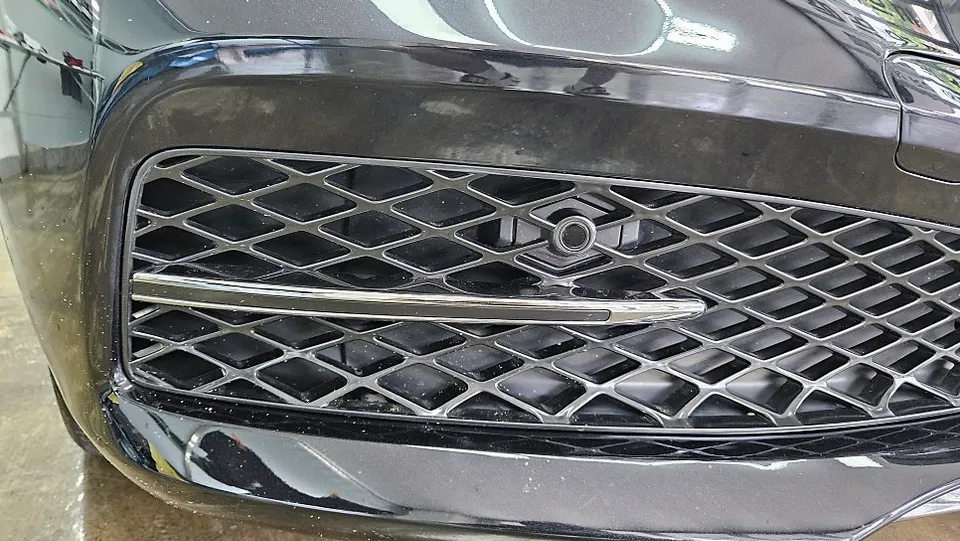 Genesis G80 RG3のカーラッピング事例|費用目安・仕上がり 施工写真 1-2