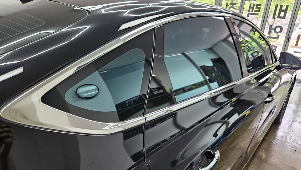 Genesis G80 RG3のカーラッピング事例|費用目安・仕上がり 施工写真 2-3