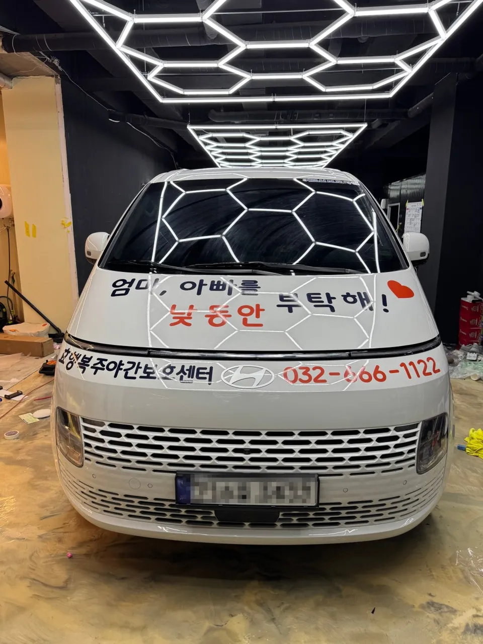 Hyundai Stariaのカーラッピング事例 写真
