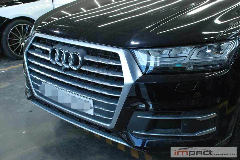 Audi Q7のカーラッピング事例|クローム除去で高級感アップ 施工写真 1-1