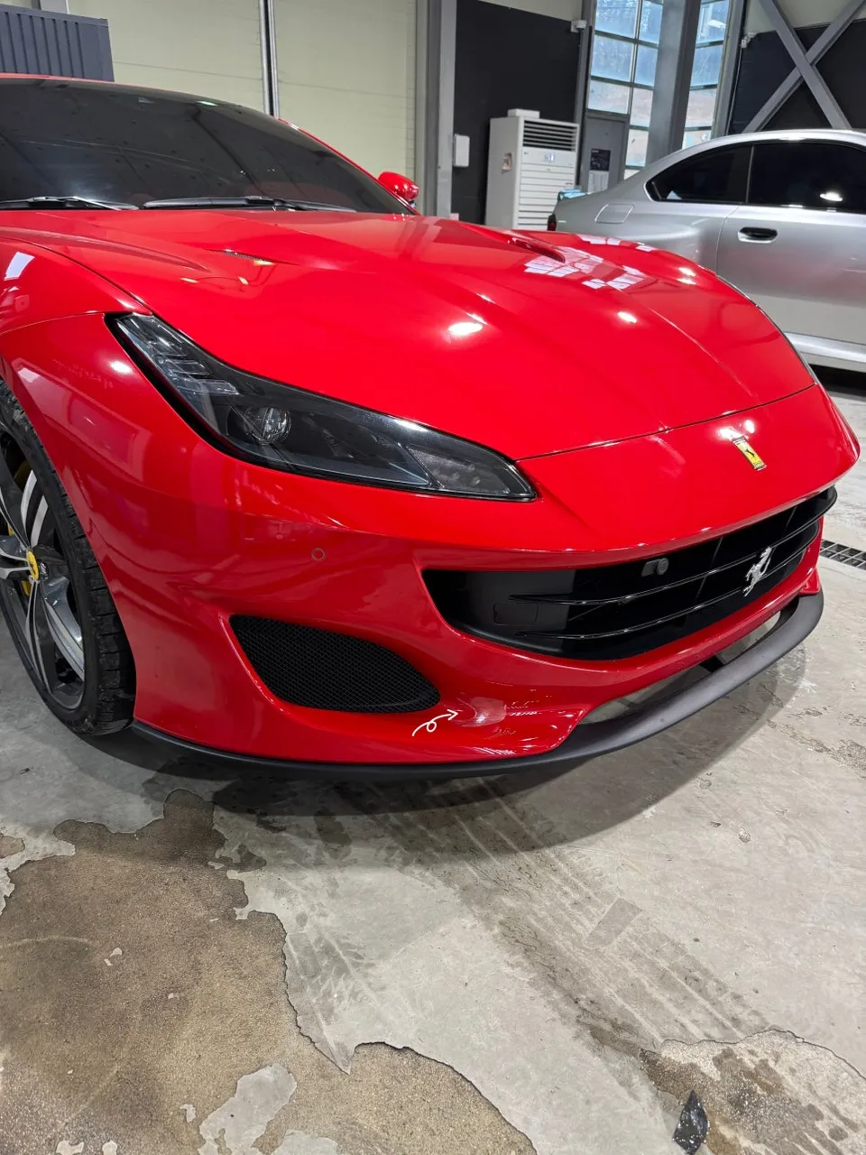 Ferrari Portofino PPF施工事例｜フロントガラス保護 施工写真 2-1