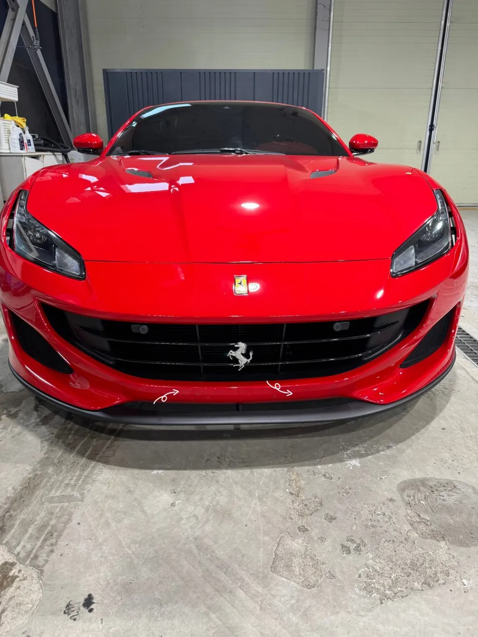 Ferrari Portofino PPF施工事例｜フロントガラス保護 施工写真 3-1