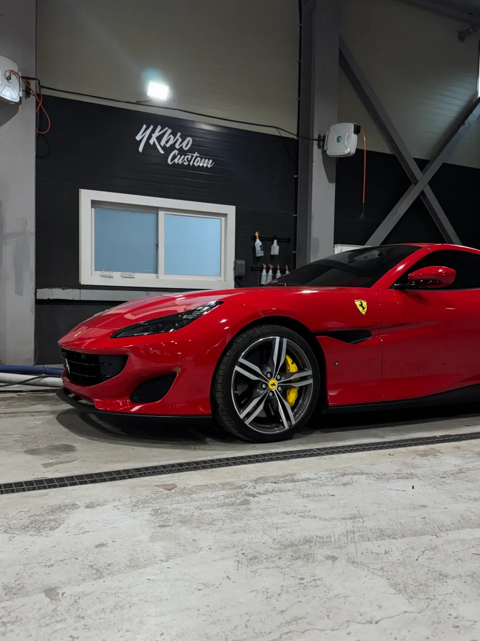 Ferrari Portofino PPF施工事例｜フロントガラス保護 施工写真 3-3