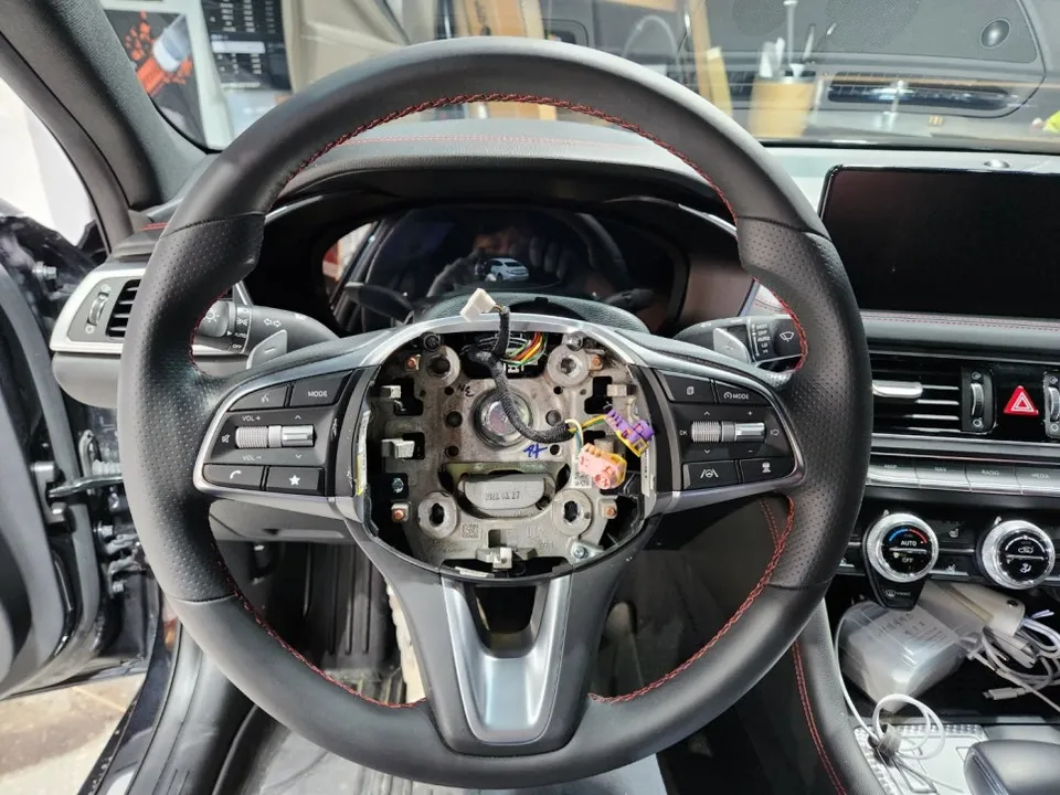 Hyundai Elantra steering wheel - Hyundai Elantra Steering Wheel Customization Review photo 3