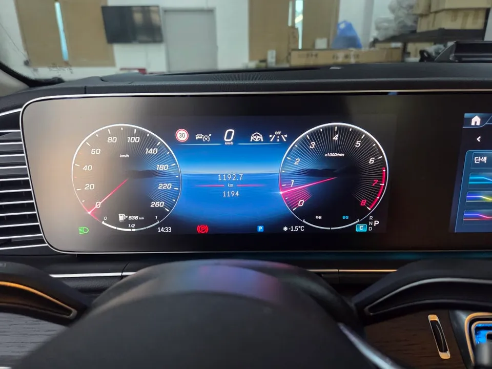 Mercedes-Benz GLE W167 ambient lighting - Mercedes-Benz GLE W167 Ambient Lighting Review photo 4
