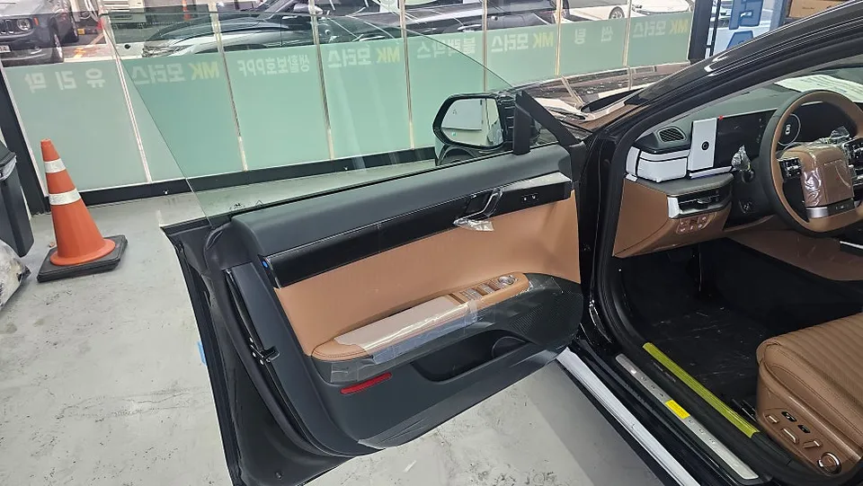 Hyundai Azera interior customization - Hyundai Azera Interior Customization Review: Upgrade Your Cabin photo 3