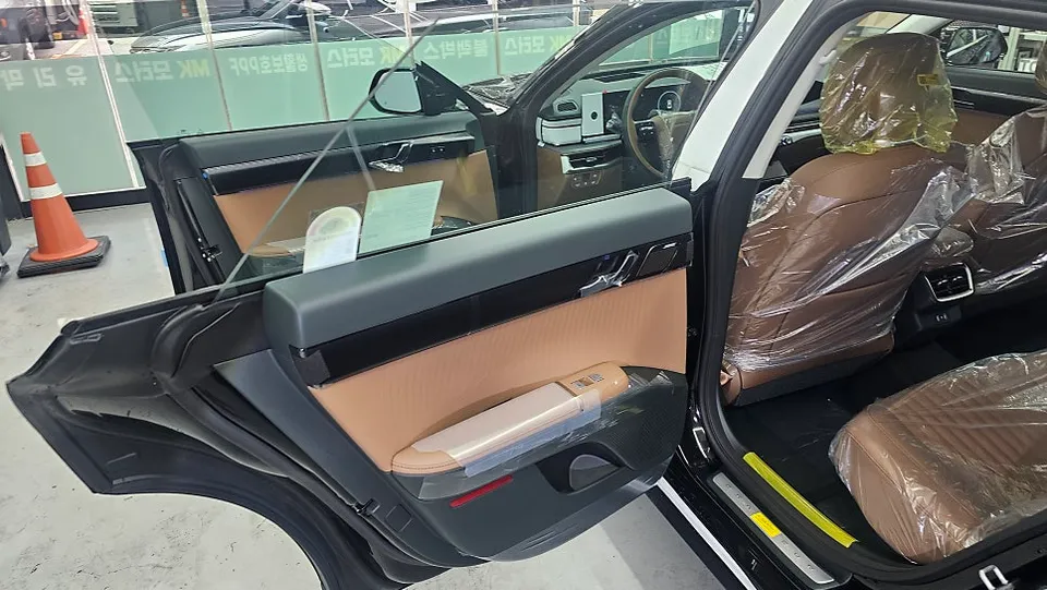 Hyundai Azera interior customization - Hyundai Azera Interior Customization Review: Upgrade Your Cabin photo 4