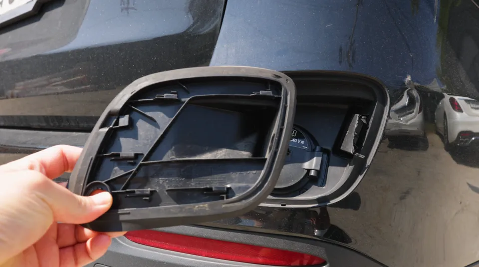 Mercedes-Benz GLC 300e X253 oem options - Mercedes-Benz GLC 300e X253 OEM Options Review — Enhanced Chargin photo 4